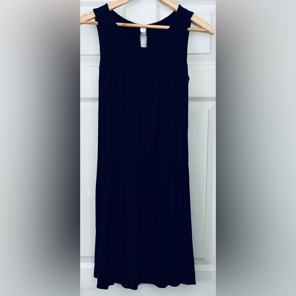 Chic Black Sleeveless Midi Dress